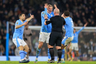 Manchester City 'den Erling Hland 3 Aralık 2023 tarihinde Etihad Stadyumu' nda oynanan Premier League maçında hakem Simon Hooper 'a itiraz etti.
