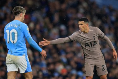 Manchester City 'den Jack Grealish # 10 ve Tottenham Hotspur' dan Pedro Porro # 23 Premier League maçında Manchester City - Tottenham Hotspur maçında 3 Aralık 2023 'te Etihad Stadyumu' nda.