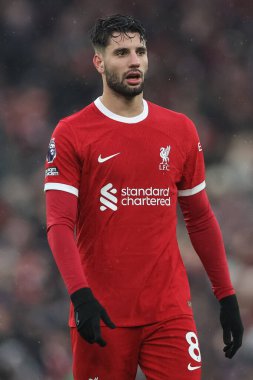 Liverpool 'dan Dominik Szoboszlai # 8 Premier Lig maçı sırasında Liverpool Fulham' a karşı Anfield, Liverpool, İngiltere, 3 Aralık 2023