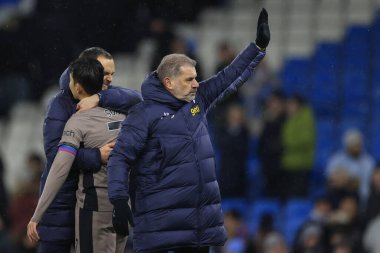 Tottenham Hotspur teknik direktörü Ange Postecoglou, Premier Lig maçının sonunda Manchester City 'nin Tottenham Hotspur' a karşı oynadığı Etihad Stadyumu 'nda 3 Aralık 2023 tarihinde Spurs taraftarlarını kabul etti.