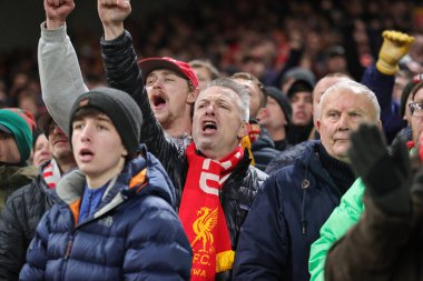 Liverpool taraftarları Liverpool - Fulham maçı sırasında 3 Aralık 2023 'te Liverpool, Liverpool, İngiltere' de şarkı söylediler.