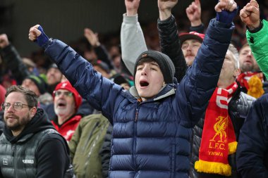 Liverpool taraftarları Liverpool - Fulham maçı sırasında 3 Aralık 2023 'te Liverpool, Liverpool, İngiltere' de şarkı söylediler.