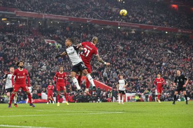 Liverpool 'dan Kostas Tsimikas # 21 ve Bobby Reid # 14 Fulham Premier Lig karşılaşmasında Liverpool Fulham' a karşı Anfield, Liverpool, İngiltere, 3 Aralık 2023