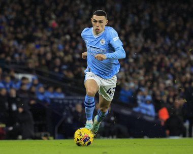 Manchester City 'den Phil Foden Premier League maçında topla koşuyor. Manchester City, Etihad Stadyumu' nda Tottenham Hotspur 'a karşı, 3 Aralık 2023