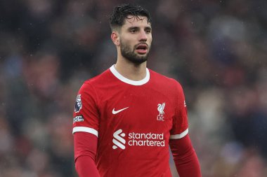 Liverpool 'dan Dominik Szoboszlai # 8 Premier Lig maçı sırasında Liverpool Fulham' a karşı Anfield, Liverpool, İngiltere, 3 Aralık 2023
