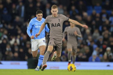 Tottenham Hotspur 'dan Dejan Kulusevski # 21, Manchester City - Tottenham Hotspur maçında Julian Alvarez # 19, Manchester City - Etihad Stadyumu, Manchester, 3 Aralık 2023