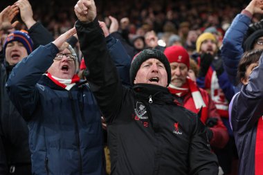 Liverpool taraftarları Liverpool - Fulham maçı sırasında 3 Aralık 2023 'te Liverpool, Liverpool, İngiltere' de şarkı söylediler.