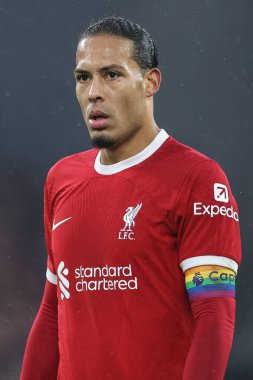 Liverpool 'dan Virgil van Dijk # 4 Premier Lig maçı sırasında Liverpool Fulham' a karşı Anfield, Liverpool, İngiltere, 3 Aralık 2023