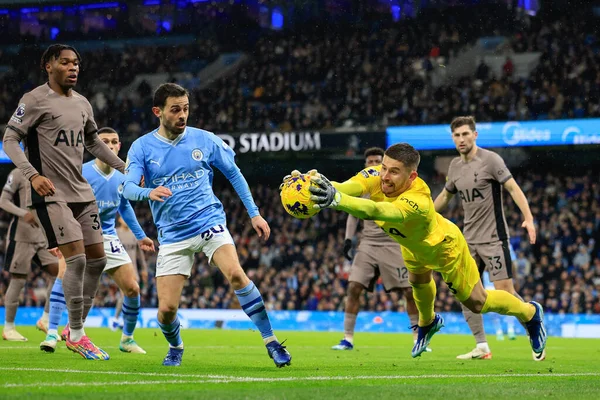 Tottenham Hotspur 'dan Guglielmo Vicario # 13 Premier League maçında Manchester City - Tottenham Hotspur maçında Etihad Stadyumu, Manchester, İngiltere, 3 Aralık 2023