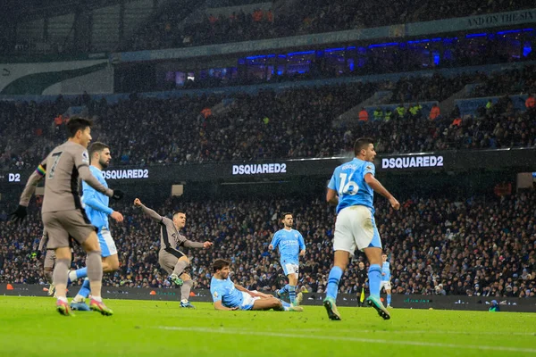 Tottenham Hotspur 'dan Giovani Lo Celso 3 Aralık 2023 tarihinde Etihad Stadyumu, Manchester' da oynanan Premier League maçında 2-2 'lik skorla gol attı.