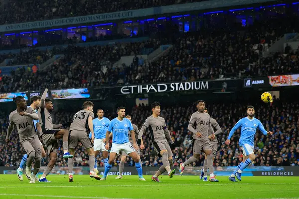 Son Heung-Min # 7 Tottenham Hotspur Premier Lig maçında Manchester City Tottenham Hotspur 'a karşı 3 Aralık 2023' te Etihad Stadyumu 'nda 1-1' lik skorla gol attı.