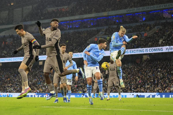 Erling Haaland Van Manchester City Maakt Een Defensieve Goedkeuring Tijdens — Stockfoto