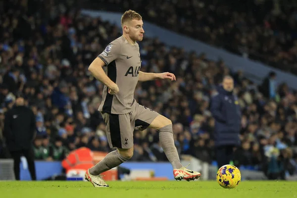 Tottenham Hotspur 'dan Dejan Kulusevski # 21 Premier League maçında topla koşuyor Manchester City - Tottenham Hotspur Etihad Stadyumu, Manchester, İngiltere, 3 Aralık 2023