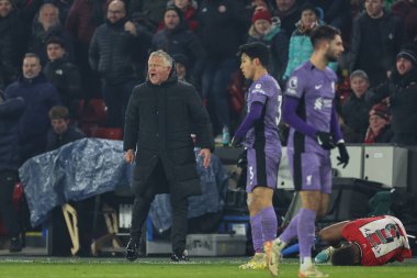 Sheffield United 'ın teknik direktörü Sheffield United' ın 6 Aralık 2023 'te Bramall Lane, Sheffield, İngiltere' de Liverpool 'a karşı oynadığı Premier League maçında tepki gösterdi.