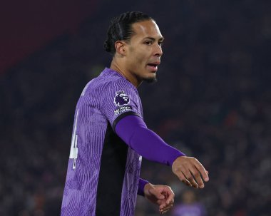 Liverpool 'dan Virgil van Dijk # 4 Premier League maçı sırasında Sheffield United Liverpool' a karşı Bramall Lane, Sheffield, İngiltere, 6 Aralık 2023