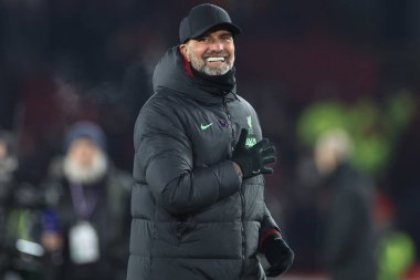 Liverpool teknik direktörü Jrgen Klopp, 6 Aralık 2023 'te Bramall Lane, Sheffield, İngiltere' de oynanan Premier League maçında Sheffield United 'a karşı Liverpool maçında kazandığı galibiyeti kutluyor.