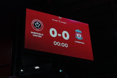 Büyük ekranda skor çizgisi, Premier Lig karşılaşması öncesinde Sheffield United 'ın Liverpool' a karşı Bramall Lane, Sheffield, İngiltere 'de 6 Aralık 2023' te gösterilmektedir.