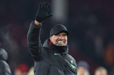 Liverpool teknik direktörü Jrgen Klopp, 6 Aralık 2023 'te Bramall Lane, Sheffield, İngiltere' de oynanan Premier League maçında Sheffield United 'a karşı Liverpool maçında kazandığı galibiyeti kutluyor.