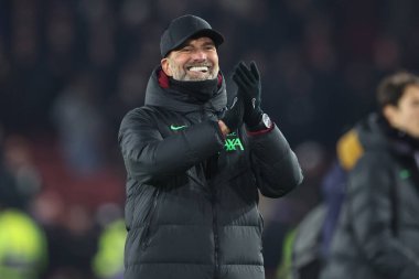 Liverpool teknik direktörü Jrgen Klopp, 6 Aralık 2023 'te Bramall Lane, Sheffield, İngiltere' de oynanan Premier League maçında Sheffield United 'a karşı Liverpool maçında kazandığı galibiyeti kutluyor.