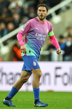 UEFA Şampiyonlar Ligi maçı sırasında AC Milan 'dan Davide Calabria # 2. Newcastle United, St. James' s Park, Newcastle 'da AC Milan' a karşı, 13 Aralık 2023