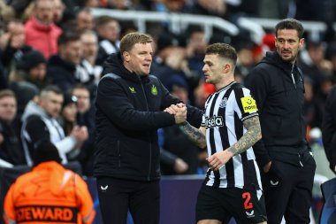 Newcastle United takımının teknik direktörü Eddie Howe, UEFA Şampiyonlar Ligi karşılaşması sırasında Newcastle United ile St. James Park 'ta oynanan AC Milan maçında Newcastle United' ın 33.