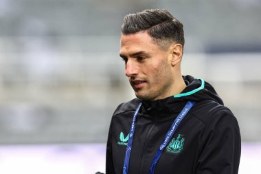 Newcastle United 'tan Fabian Schr # 5 UEFA Şampiyonlar Ligi maçı sırasında St.James' s Park, Newcastle, İngiltere 'de oynanan Newcastle United maçında AC Milan' a karşı
