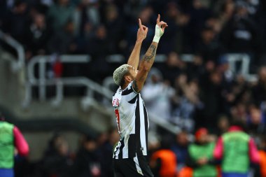 Newcastle United 'tan Joelinton # 7, UEFA Şampiyonlar Ligi maçı Newcastle United - AC Milan maçında 13 Aralık 2023' te St. James 's Park, Newcastle, İngiltere' de 1-0 'lık galibiyetini kutluyor.
