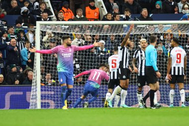 AC Milan 'ın 11 numaralı Christian Pulisiç, UEFA Şampiyonlar Ligi karşılaşmasında 1-1 öne geçiyor. Newcastle United, AC Milan' a karşı St. James 's Park, Newcastle, İngiltere, 13 Aralık 2023