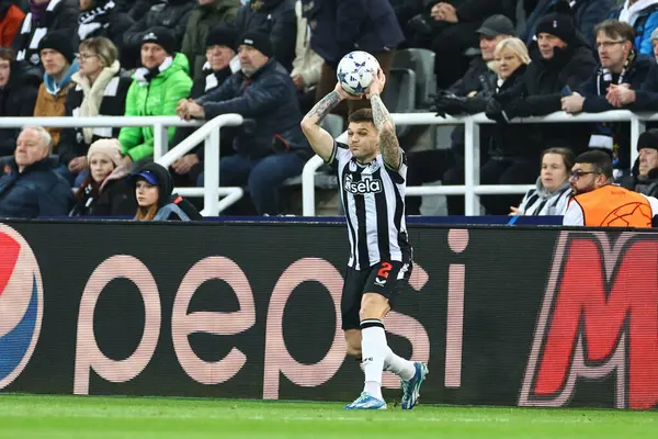 Kieran Trippier Newcastle United Tar Kast Uefa Champions League Kampen – stockfoto
