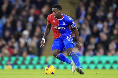 Crystal Palace 'dan Marc Guehi # 6 Premier League maçında topu kontrol ediyor Manchester City - Crystal Palace Etihad Stadyumu, Manchester, İngiltere, 16 Aralık 202