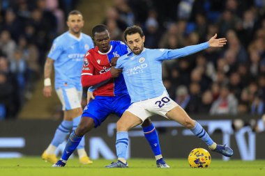 Manchester City 'den Bernardo Silva # 20 Premier Lig maçı sırasında Manchester City - Manchester Crystal Palace maçında Tyrick Mitchell # 3, İngiltere Etihad Stadyumu, 16 Aralık 202