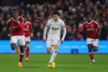 Tottenham Hotspur 'dan Son Heung-Min 15 Aralık 202' de Nottingham Forest, Tottenham Hotspur 'a karşı oynadığı Premier Lig maçında topu aldı.
