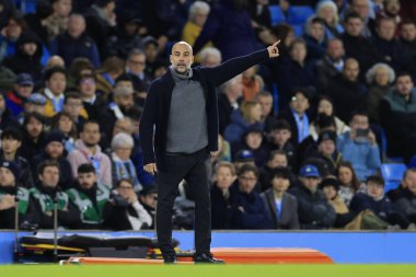 Premier Lig maçında Manchester City, Etihad Stadyumu 'ndaki Crystal Palace maçında kenarda duran Manchester City teknik direktörü Pep Guardiola, 16 Aralık 202