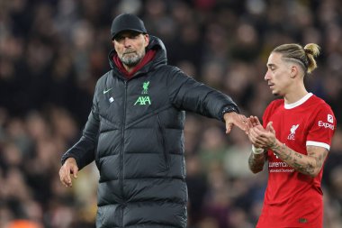 Liverpool teknik direktörü Jrgen Klopp, Liverpool Premier Lig karşılaşmasında Liverpool Manchester United 'a karşı Anfield, Liverpool, Birleşik Krallık' ta 17 Aralık 2023 'te Liverpool' lu Kostas Tsimikas 'a beşlik çaktı.