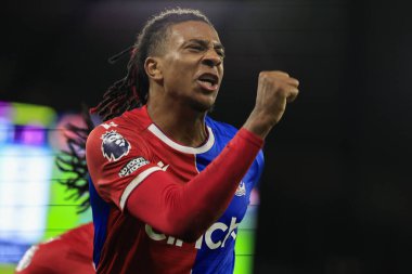 Crystal Palace 'dan Michael Olise, Premier League maçında Manchester City ile Crystal Palace maçında 16 Aralık 202' de Etihad Stadyumu 'nda 2-2' lik bir penaltı attıktan sonra kutluyor.
