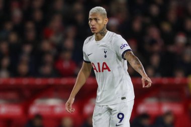 Tottenham Hotspur 'dan Richarlison, Premier Lig maçında takımına talimat verir Nottingham Forest Tottenham Hotspur' a karşı City Ground, Nottingham, İngiltere, 15 Aralık 202
