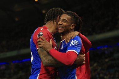 Crystal Palace 'dan Michael Olise # 7 Premier League maçında Manchester City - Etihad Stadyumu, Manchester, İngiltere' deki Crystal Palace maçında 2-2 'lik skoru kutluyor.