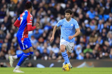 Manchester City 'den Ruben Dias Premier League maçında topla koşuyor Manchester City, Manchester Stadyumu' nda Crystal Palace 'a karşı, 16 Aralık 202