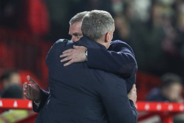 Nottingham Forest teknik direktörü Steve Cooper, Nottingham, Nottingham, İngiltere 'de 15 Aralık 202' de oynanan Premier League maçında Tottingham Forest 'a karşı Tottenham Hotspur' un Ange Postecoglou teknik direktörünü kucakladı.