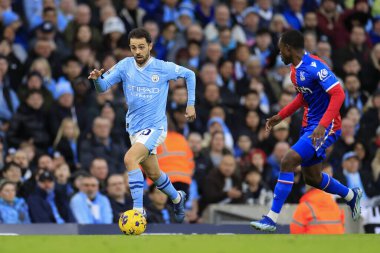 Manchester City 'den Bernardo Silva # 20 Premier League maçında topla koşuyor Manchester City - Crystal Palace maçı Etihad Stadyumu, Manchester, İngiltere, 16 Aralık 202