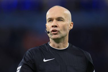 Hakem Paul Tierney Premier Lig maçı sırasında Manchester City, Etihad Stadyumu 'nda Crystal Palace' a karşı, 16 Aralık 202