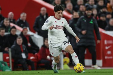 Manchester United takımından Facundo Pellistri, 17 Aralık 202 'de İngiltere' nin Liverpool kentinde oynanan Premier League maçında Manchester United 'a karşı oynadığı maçta topa vuruyor.