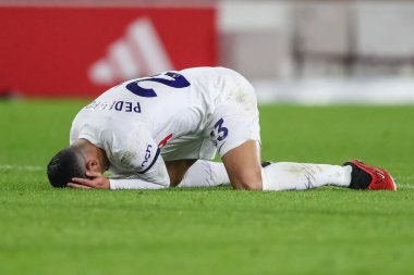 Tottenham Hotspur 'dan Pedro Porro # 23 Premier Lig maçında sakatlandıktan sonra Nottingham Forest Tottenham Hotspur' a karşı City Ground, Nottingham, İngiltere 'de 15 Aralık 202' de