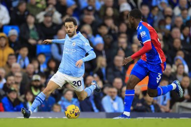 Manchester City 'den Bernardo Silva # 20 Premier League maçında topla koşuyor Manchester City - Crystal Palace maçı Etihad Stadyumu, Manchester, İngiltere, 16 Aralık 202