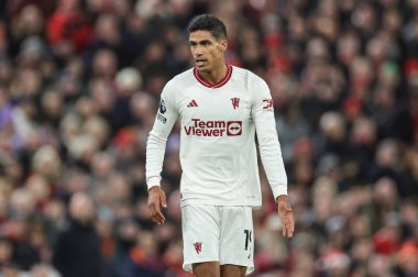 Premier Lig karşılaşmasında Manchester United 'dan Raphal Varane Anfield, Liverpool, İngiltere' de Liverpool-Manchester United maçında 17 Aralık 2023