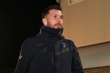 Tottenham Hotspur 'dan Pierre-Emile Hjbjerg # 5 Premier League maçı sırasında Nottingham Forest Tottenham Hotspur' a karşı City Ground, Nottingham, İngiltere, 15 Aralık 2023 'te geldi.