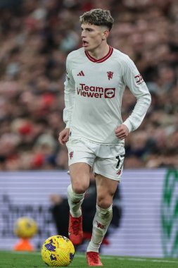 Manchester United takımından Alejandro Garnacho, 17 Aralık 202 tarihinde İngiltere 'nin Liverpool kentinde oynanan Premier League maçında Manchester United' a karşı oynadığı maçta topa vuruyor.