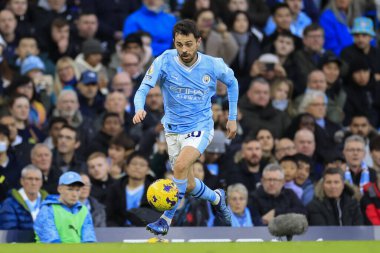 Manchester City 'den Bernardo Silva # 20 Premier League maçında topla koşuyor Manchester City - Crystal Palace maçı Etihad Stadyumu, Manchester, İngiltere, 16 Aralık 202