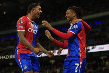 Crystal Palace 'dan Michael Olise # 7 Premier League maçında Manchester City - Etihad Stadyumu, Manchester, İngiltere' deki Crystal Palace maçında 2-2 'lik skoru kutluyor.