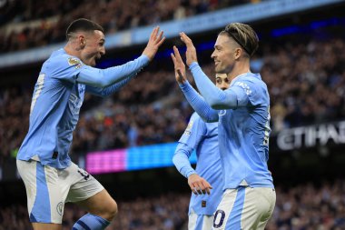 Manchester City 'den Jack Grealish # 10 Premier League maçında Manchester City - Etihad Stadyumu, Manchester, İngiltere' de 16 Aralık 202 tarihli Crystal Palace maçında 1-0 öne geçtikten sonra Manchester City 'den Phil Foden # 47 ile kutlama yapıyor.